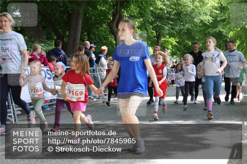 17.05.2025 - Störlauf Strokosch-Dieckow http://msf.ph/oto/7845965 17.05.2025 13:02:12 Ziel 7266, 7169, 7046 meine-sportfotos.de