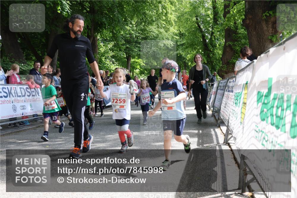 17.05.2025 - Störlauf Strokosch-Dieckow http://msf.ph/oto/7845998 17.05.2025 13:02:22 Ziel 0000, 44, 093, 10, 7259, 7240 meine-sportfotos.de