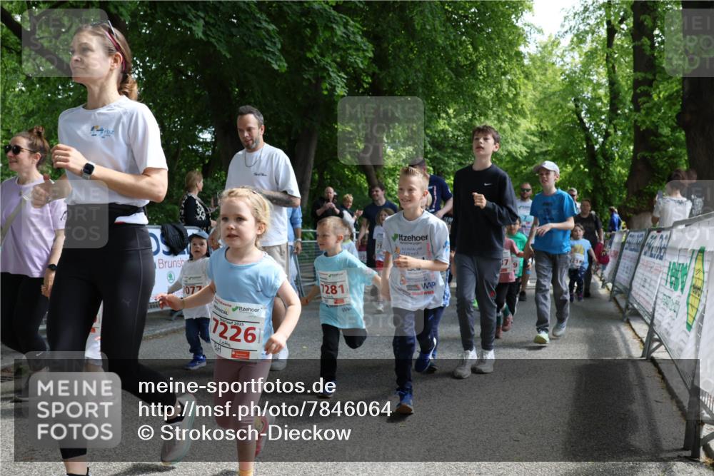 17.05.2025 - Störlauf Strokosch-Dieckow http://msf.ph/oto/7846064 17.05.2025 13:02:51 Ziel 2025, 7226, 7281, 79, 121 meine-sportfotos.de