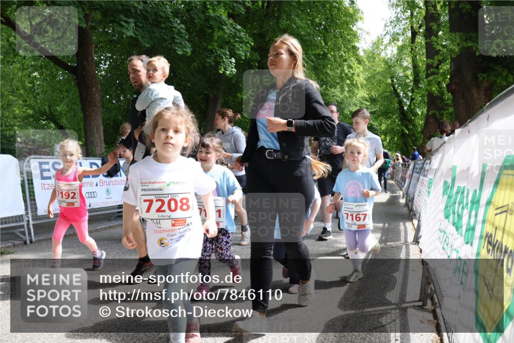 17.05.2025 - Störlauf Strokosch-Dieckow http://msf.ph/oto/7846110 17.05.2025 13:03:25 Ziel 192, 0, 2025, 7208, 7167 meine-sportfotos.de