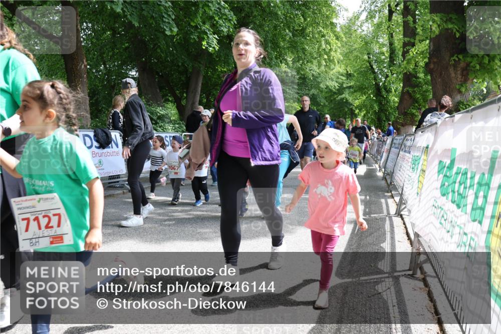 17.05.2025 - Störlauf Strokosch-Dieckow http://msf.ph/oto/7846144 17.05.2025 13:03:38 Ziel 7067, 2525, 7127, 7008 meine-sportfotos.de