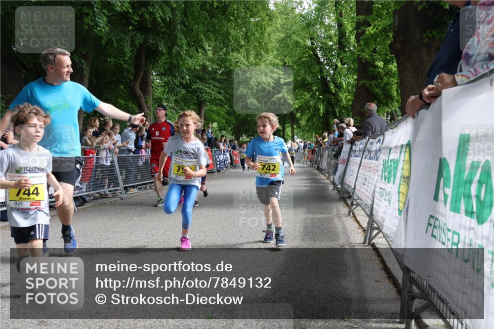 17.05.2025 - Störlauf Strokosch-Dieckow http://msf.ph/oto/7849132 17.05.2025 14:14:03 Ziel 025, 744, 742 meine-sportfotos.de