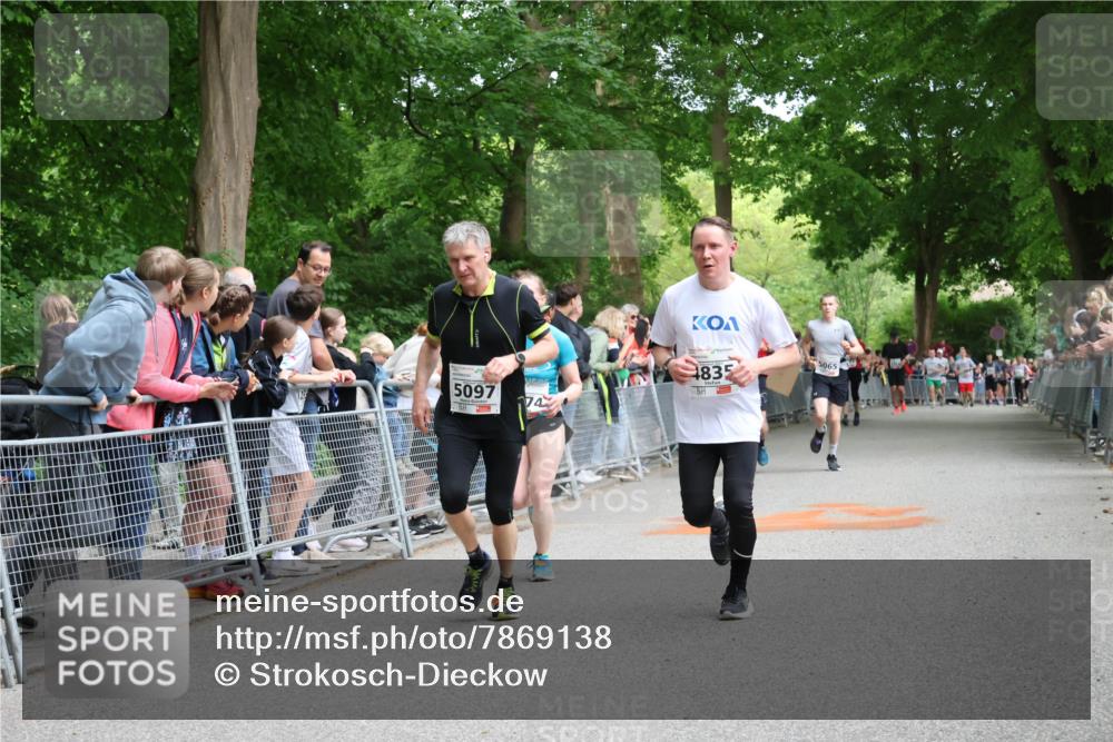 17.05.2025 - Störlauf Strokosch-Dieckow http://msf.ph/oto/7869138 17.05.2025 18:56:18 Ziel 5097, 74, 835, 5065 meine-sportfotos.de