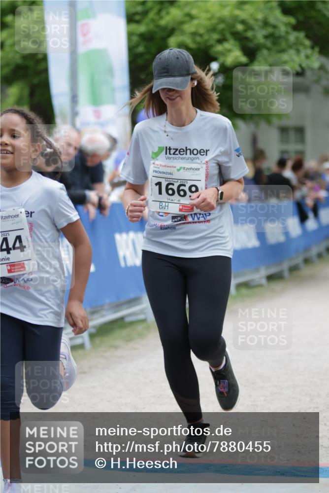 17.05.2025 - Störlauf H.Heesch http://msf.ph/oto/7880455 17.05.2025 15:00:02 Ziel  meine-sportfotos.de
