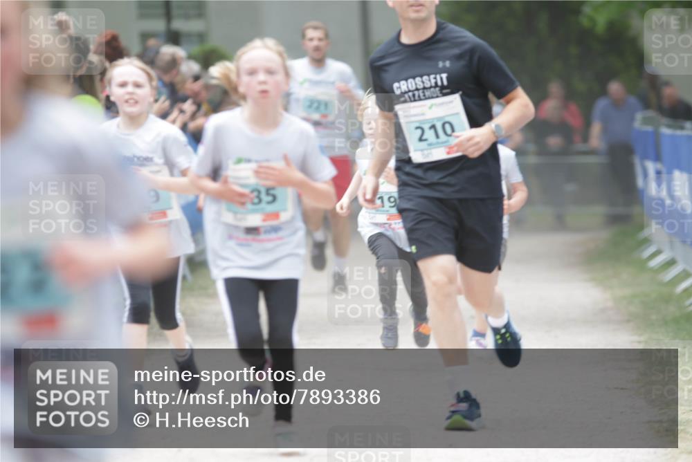 17.05.2025 - Störlauf H.Heesch http://msf.ph/oto/7893386 17.05.2025 13:42:11 Ziel 210, 9, 35, 19 meine-sportfotos.de