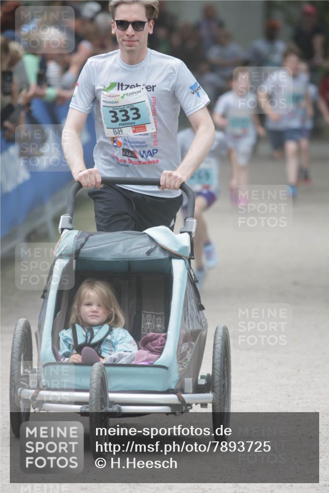 17.05.2025 - Störlauf H.Heesch http://msf.ph/oto/7893725 17.05.2025 13:43:54 Ziel 2025, 333, 12000 meine-sportfotos.de