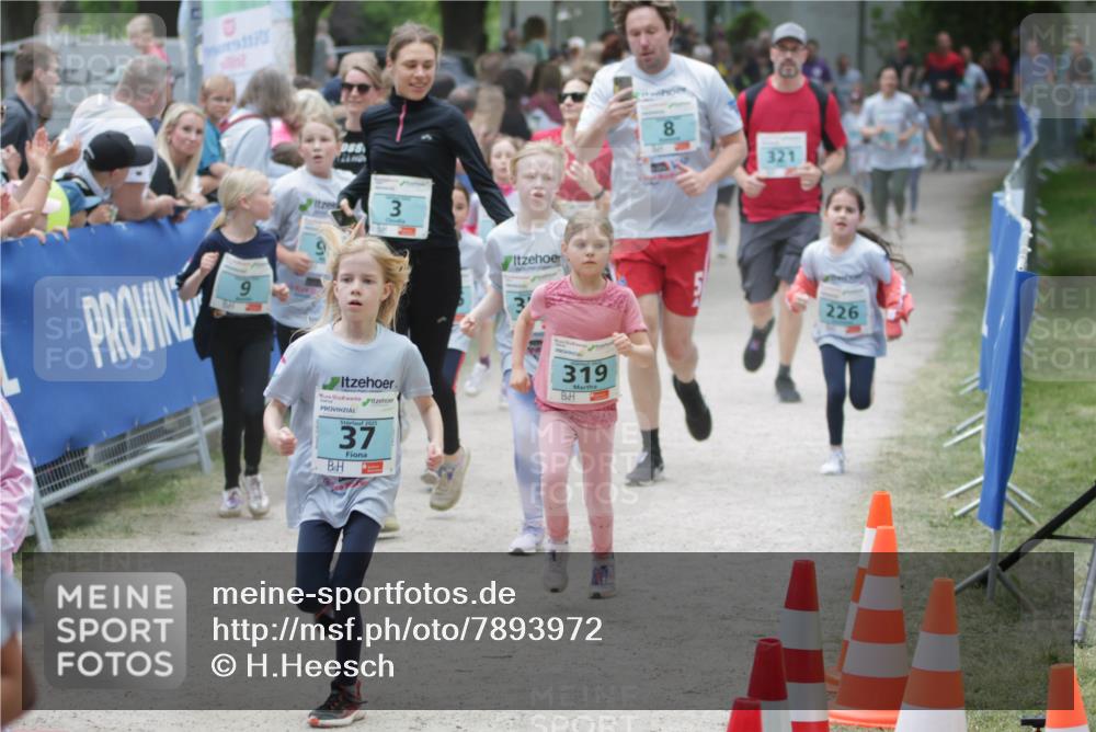 17.05.2025 - Störlauf H.Heesch http://msf.ph/oto/7893972 17.05.2025 13:45:13 Ziel 2025, 37, 319, 8, 321, 226 meine-sportfotos.de