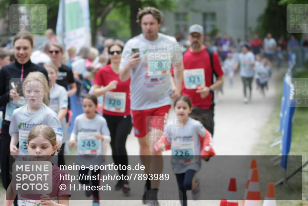 17.05.2025 - Störlauf H.Heesch http://msf.ph/oto/7893989 17.05.2025 13:45:15 Ziel 120, 8, 321, 245, 226 meine-sportfotos.de