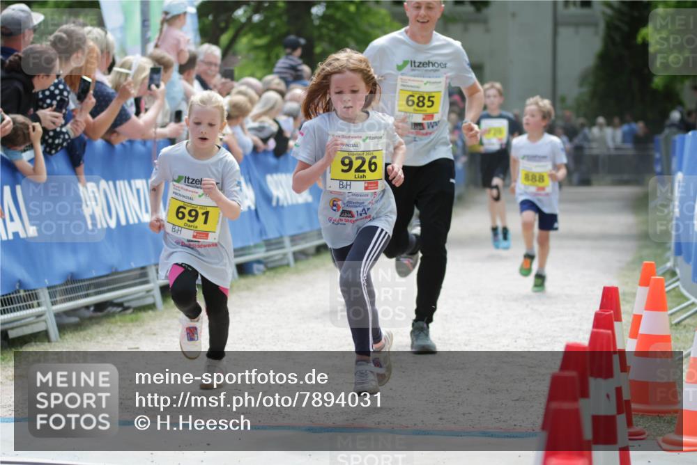 17.05.2025 - Störlauf H.Heesch http://msf.ph/oto/7894031 17.05.2025 14:11:40 Ziel 2025, 691, 2025, 926, 685, 888 meine-sportfotos.de