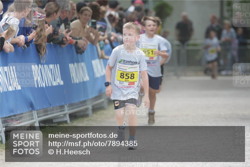 17.05.2025 - Störlauf H.Heesch http://msf.ph/oto/7894385 17.05.2025 14:13:31 Ziel 2025, 858, 951 meine-sportfotos.de