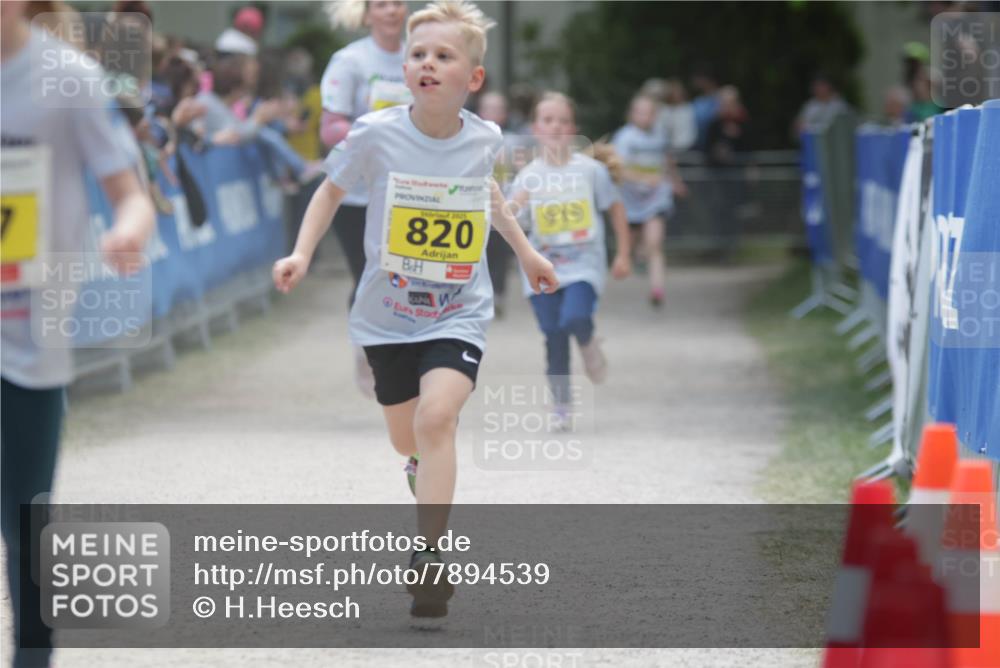 17.05.2025 - Störlauf H.Heesch http://msf.ph/oto/7894539 17.05.2025 14:14:08 Ziel 2025, 820, 919 meine-sportfotos.de