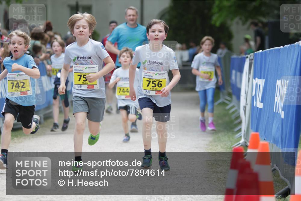 17.05.2025 - Störlauf H.Heesch http://msf.ph/oto/7894614 17.05.2025 14:14:18 Ziel 2025, 742, 2021, 75, 744, 2025, 756 meine-sportfotos.de