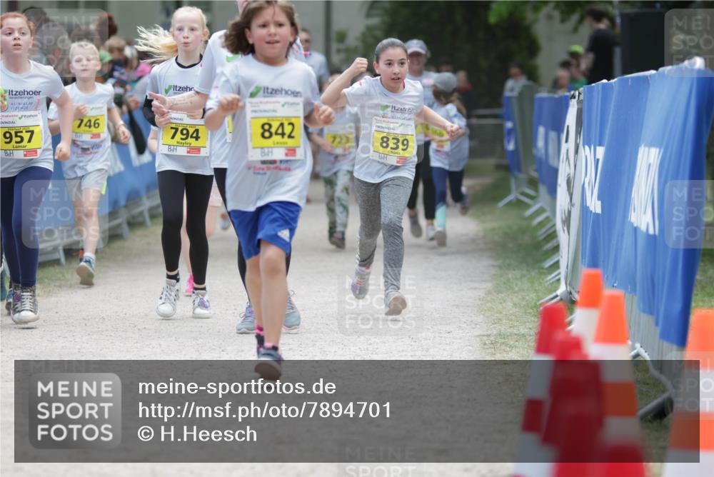 17.05.2025 - Störlauf H.Heesch http://msf.ph/oto/7894701 17.05.2025 14:14:33 Ziel 2025, 957, 746, 794, 842, 839 meine-sportfotos.de