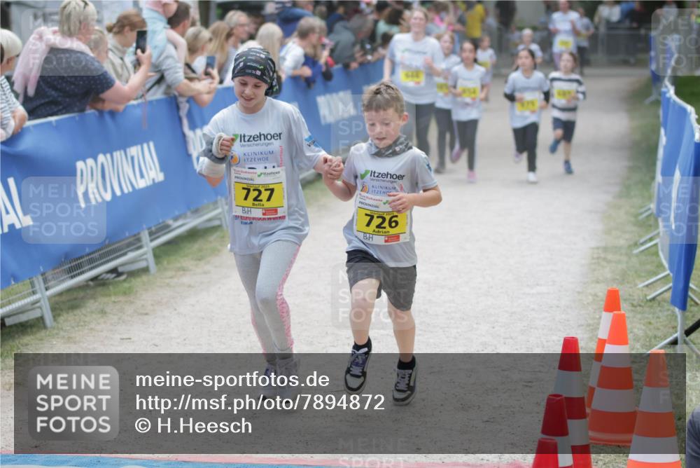 17.05.2025 - Störlauf H.Heesch http://msf.ph/oto/7894872 17.05.2025 14:15:15 Ziel 2025, 727, 726 meine-sportfotos.de