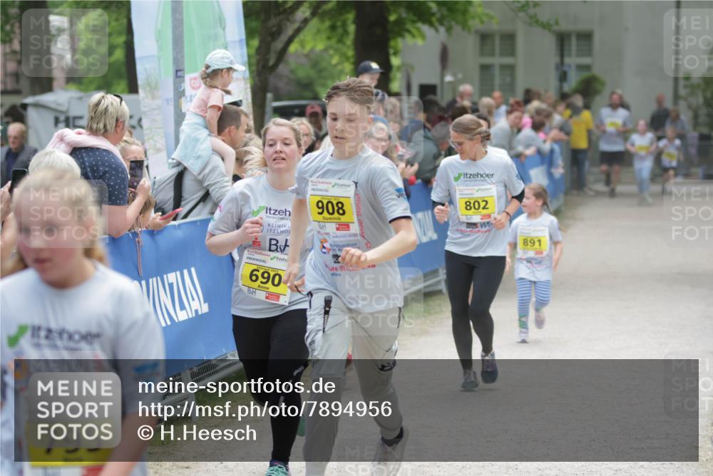 17.05.2025 - Störlauf H.Heesch http://msf.ph/oto/7894956 17.05.2025 14:15:29 Ziel 690, 908, 795, 802, 891 meine-sportfotos.de