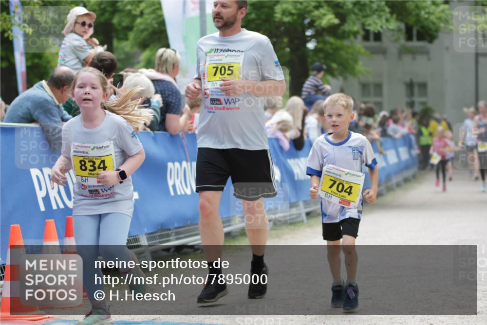 17.05.2025 - Störlauf H.Heesch http://msf.ph/oto/7895000 17.05.2025 14:15:43 Ziel 705, 2025, 834, 2025, 704 meine-sportfotos.de