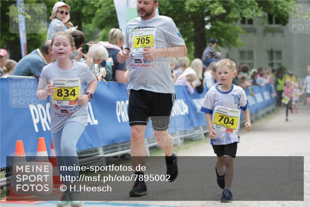 17.05.2025 - Störlauf H.Heesch http://msf.ph/oto/7895002 17.05.2025 14:15:43 Ziel 705, 2025, 834, 2025, 704 meine-sportfotos.de