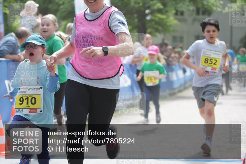 17.05.2025 - Störlauf H.Heesch http://msf.ph/oto/7895224 17.05.2025 14:16:49 Ziel 2025, 910, 769, 852 meine-sportfotos.de