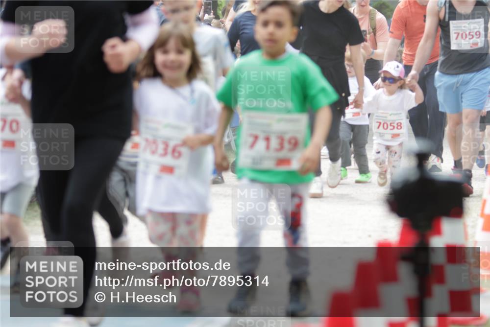 17.05.2025 - Störlauf H.Heesch http://msf.ph/oto/7895314 17.05.2025 13:02:54 Ziel 70, 7139, 7036, 7058, 7059 meine-sportfotos.de