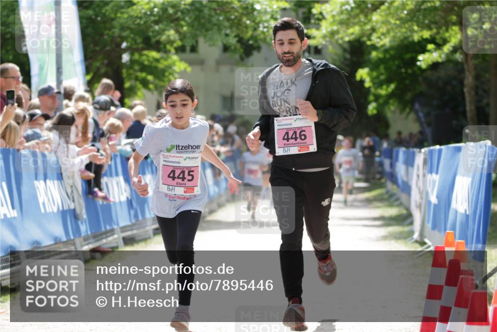 17.05.2025 - Störlauf H.Heesch http://msf.ph/oto/7895446 17.05.2025 13:56:54 Ziel 2025, 445, 100, 2025, 446 meine-sportfotos.de