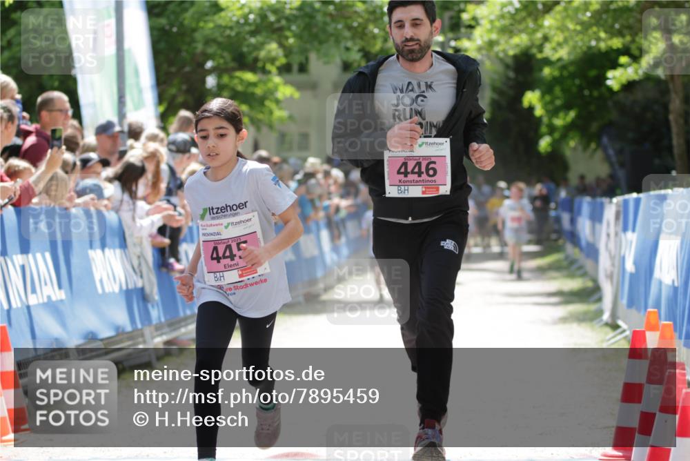 17.05.2025 - Störlauf H.Heesch http://msf.ph/oto/7895459 17.05.2025 13:56:54 Ziel 2025, 445, 2025, 446 meine-sportfotos.de