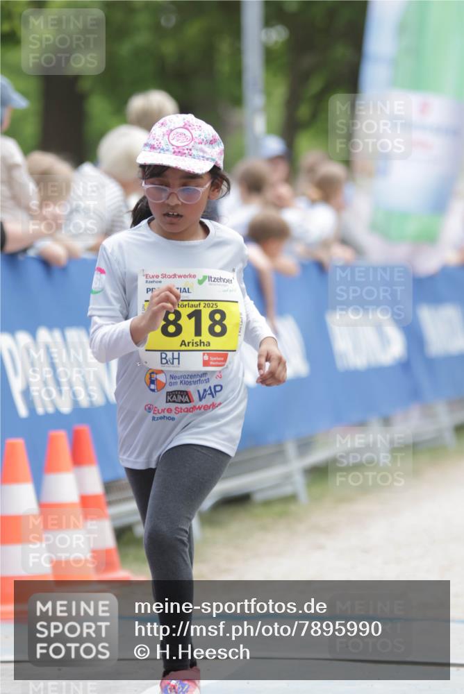 17.05.2025 - Störlauf H.Heesch http://msf.ph/oto/7895990 17.05.2025 14:18:39 Ziel 2025, 818, 2 meine-sportfotos.de
