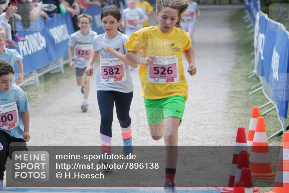 17.05.2025 - Störlauf H.Heesch http://msf.ph/oto/7896138 17.05.2025 13:59:03 Ziel 2025, 00, 426, 2025, 582, 2025, 526 meine-sportfotos.de