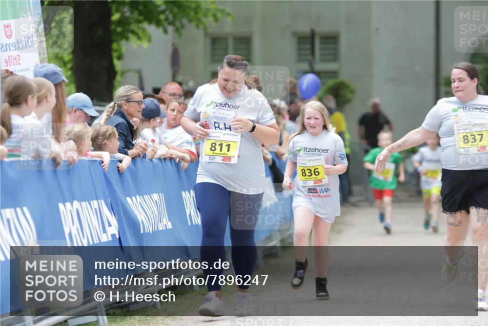 17.05.2025 - Störlauf H.Heesch http://msf.ph/oto/7896247 17.05.2025 14:19:44 Ziel 811, 837, 836 meine-sportfotos.de