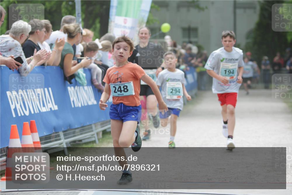17.05.2025 - Störlauf H.Heesch http://msf.ph/oto/7896321 17.05.2025 13:40:48 Ziel 2025, 248, 294, 194 meine-sportfotos.de