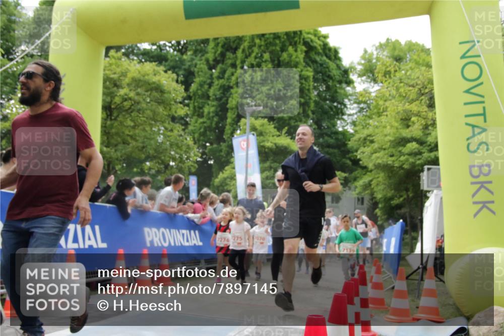 17.05.2025 - Störlauf H.Heesch http://msf.ph/oto/7897145 17.05.2025 13:02:50 Ziel 7274, 275 meine-sportfotos.de