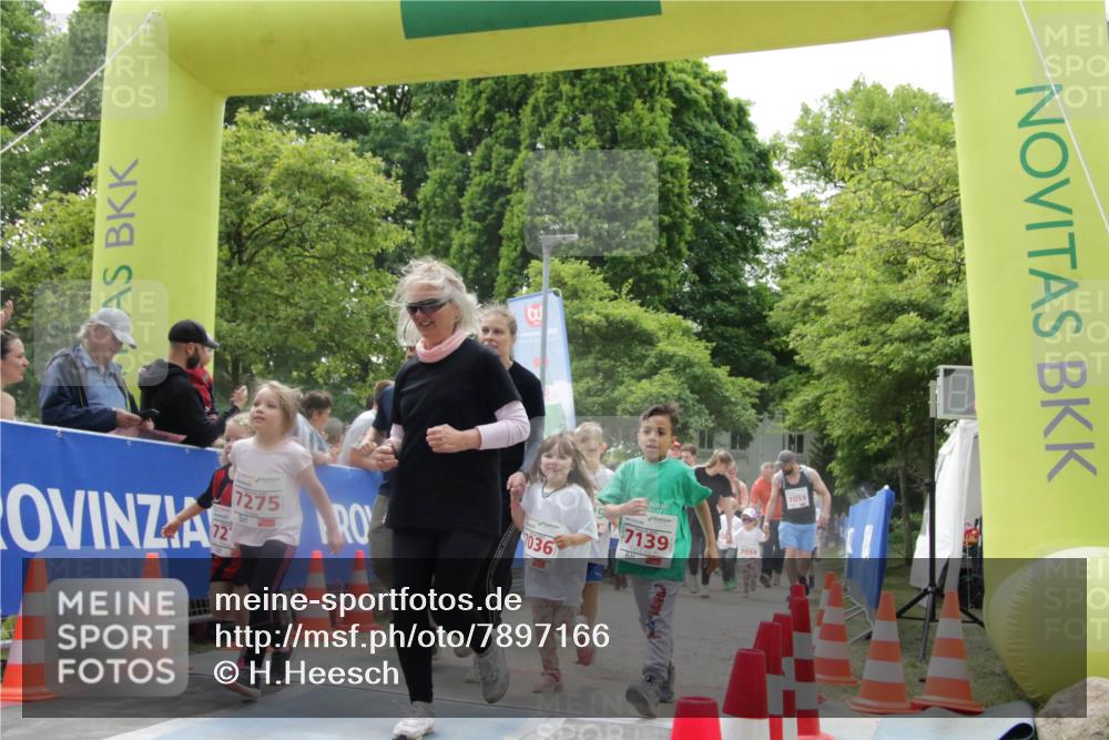 17.05.2025 - Störlauf H.Heesch http://msf.ph/oto/7897166 17.05.2025 13:02:52 Ziel 7275, 036, 7139 meine-sportfotos.de