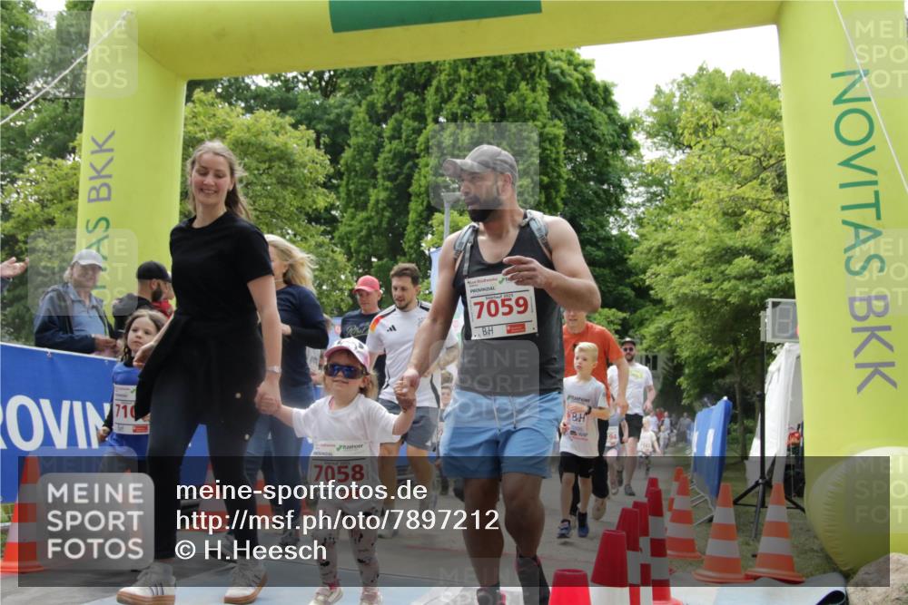 17.05.2025 - Störlauf H.Heesch http://msf.ph/oto/7897212 17.05.2025 13:02:56 Ziel 7058, 7059 meine-sportfotos.de