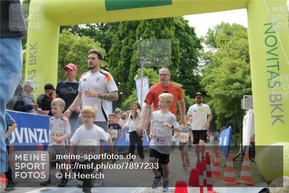 17.05.2025 - Störlauf H.Heesch http://msf.ph/oto/7897233 17.05.2025 13:02:57 Ziel 7054, 19220, 7194 meine-sportfotos.de