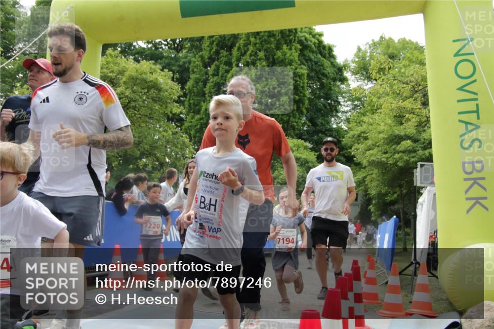 17.05.2025 - Störlauf H.Heesch http://msf.ph/oto/7897246 17.05.2025 13:02:58 Ziel 7220, 25, 7194 meine-sportfotos.de