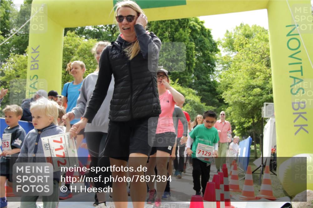 17.05.2025 - Störlauf H.Heesch http://msf.ph/oto/7897394 17.05.2025 13:03:17 Ziel 2025, 7172, 7129 meine-sportfotos.de