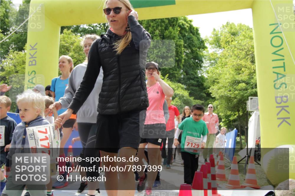 17.05.2025 - Störlauf H.Heesch http://msf.ph/oto/7897399 17.05.2025 13:03:17 Ziel 2025, 7172, 7129 meine-sportfotos.de