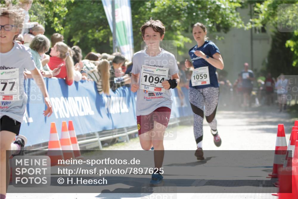 17.05.2025 - Störlauf H.Heesch http://msf.ph/oto/7897625 17.05.2025 14:41:51 Ziel 2025, 77, 2025, 1094, 1059 meine-sportfotos.de