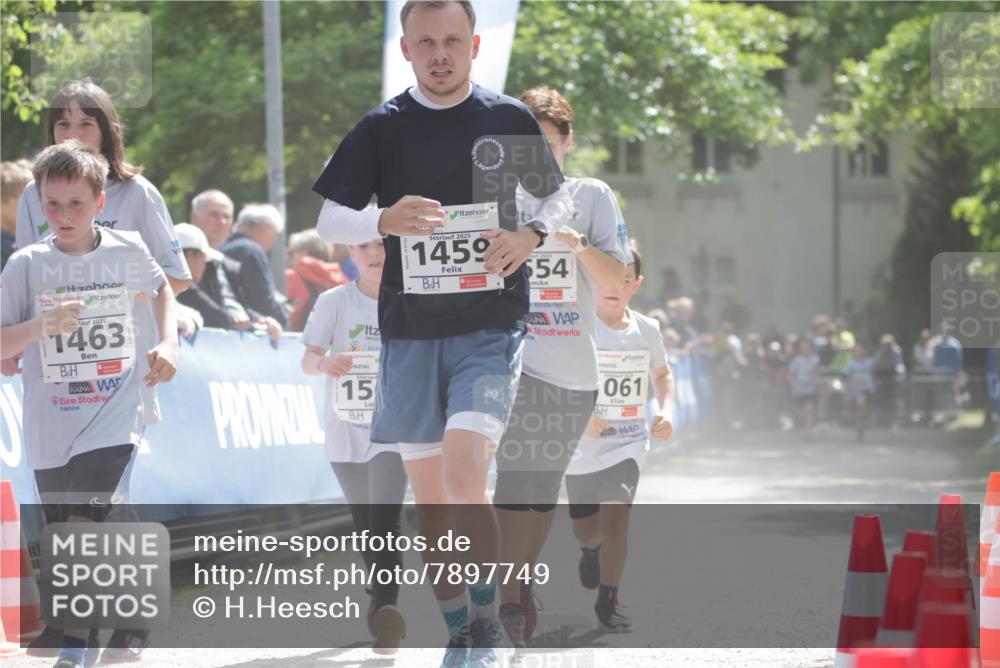 17.05.2025 - Störlauf H.Heesch http://msf.ph/oto/7897749 17.05.2025 14:54:32 Ziel 2025, 1463, 15, 2025, 1459, 654, 061 meine-sportfotos.de