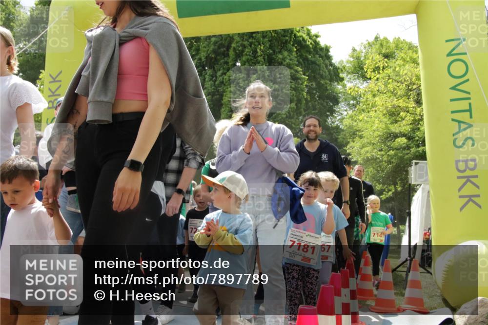 17.05.2025 - Störlauf H.Heesch http://msf.ph/oto/7897789 17.05.2025 13:04:05 Ziel 7181, 67, 714 meine-sportfotos.de