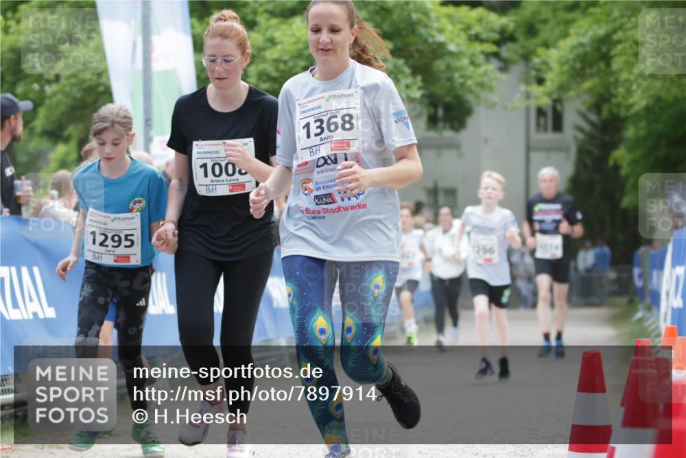 17.05.2025 - Störlauf H.Heesch http://msf.ph/oto/7897914 17.05.2025 14:55:01 Ziel 2025, 1295, 100, 2025, 1368, 1256 meine-sportfotos.de