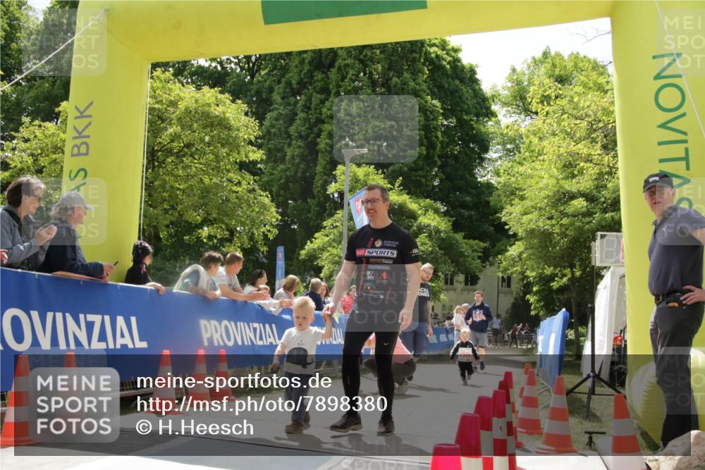 17.05.2025 - Störlauf H.Heesch http://msf.ph/oto/7898380 17.05.2025 13:05:50 Ziel 7300 meine-sportfotos.de