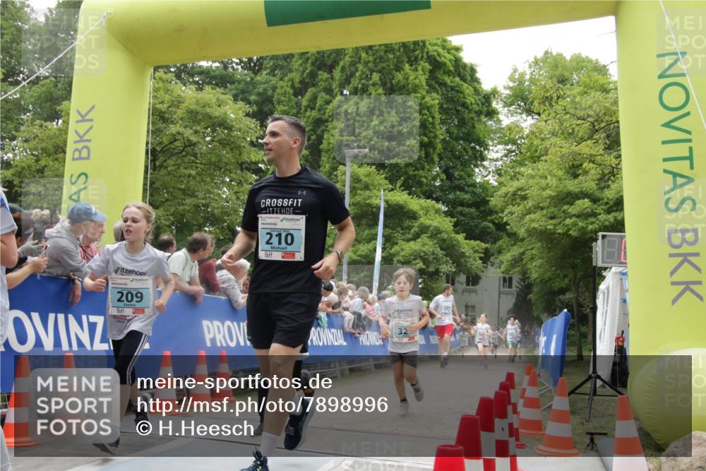 17.05.2025 - Störlauf H.Heesch http://msf.ph/oto/7898996 17.05.2025 13:42:14 Ziel 209, 210, 32, 221 meine-sportfotos.de
