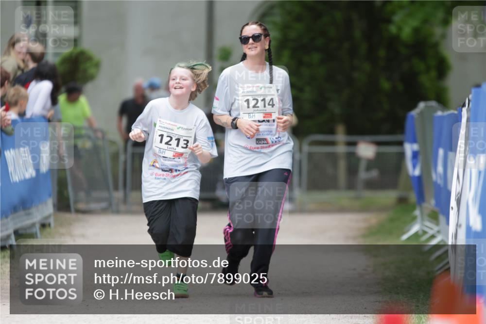 17.05.2025 - Störlauf H.Heesch http://msf.ph/oto/7899025 17.05.2025 15:01:18 Ziel 1213, 1214, 5 meine-sportfotos.de