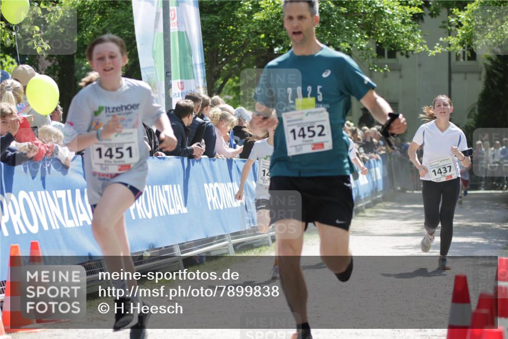 17.05.2025 - Störlauf H.Heesch http://msf.ph/oto/7899838 17.05.2025 14:48:14 Ziel 25, 1451, 12, 2025, 1452, 1437 meine-sportfotos.de