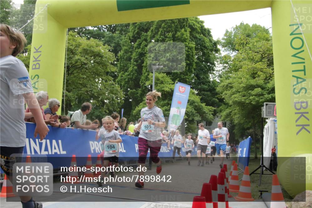 17.05.2025 - Störlauf H.Heesch http://msf.ph/oto/7899842 17.05.2025 13:46:13 Ziel 104, 105 meine-sportfotos.de