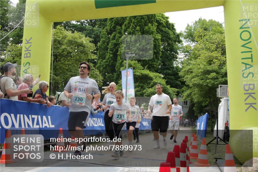 17.05.2025 - Störlauf H.Heesch http://msf.ph/oto/7899973 17.05.2025 13:46:57 Ziel 230, 301, 266 meine-sportfotos.de