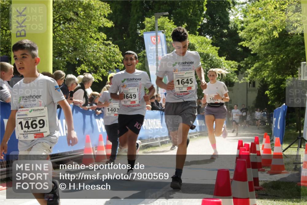 17.05.2025 - Störlauf H.Heesch http://msf.ph/oto/7900569 17.05.2025 14:48:52 Ziel 2025, 1469, 1403, 1649, 2025, 1645, 1402 meine-sportfotos.de