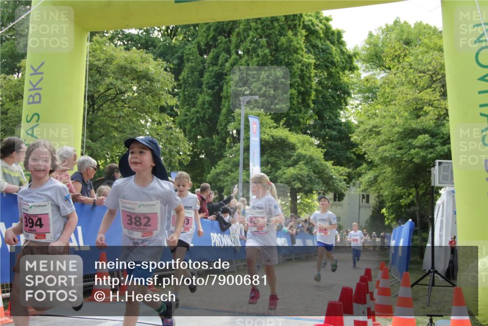 17.05.2025 - Störlauf H.Heesch http://msf.ph/oto/7900681 17.05.2025 13:58:27 Ziel 2025, 394, 382 meine-sportfotos.de