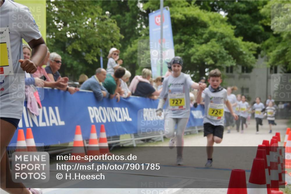 17.05.2025 - Störlauf H.Heesch http://msf.ph/oto/7901785 17.05.2025 14:15:14 Ziel 2, 727, 726 meine-sportfotos.de