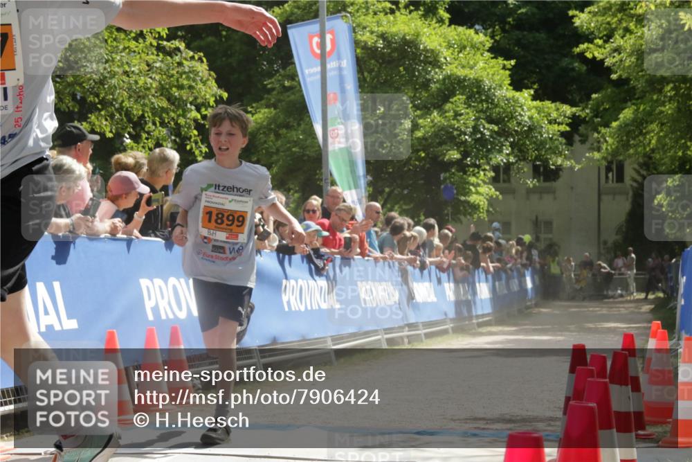 17.05.2025 - Störlauf H.Heesch http://msf.ph/oto/7906424 17.05.2025 15:27:45 Ziel 25, 1998, 1899 meine-sportfotos.de